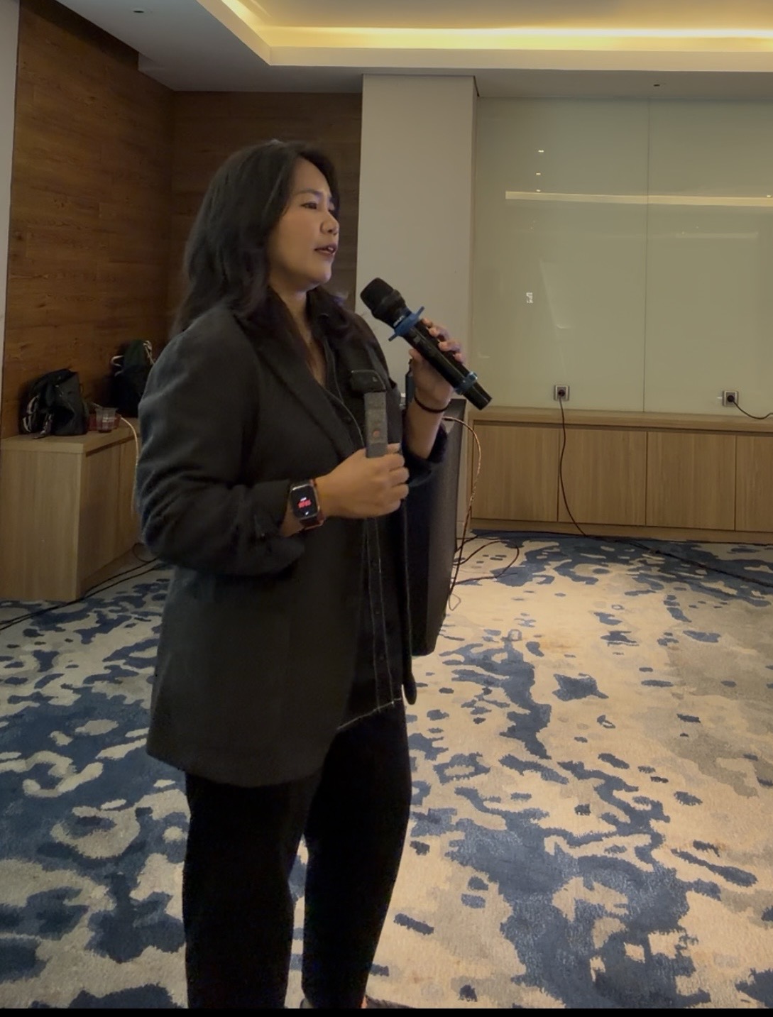 Chairunnisa Irianto speaking at an AI training session