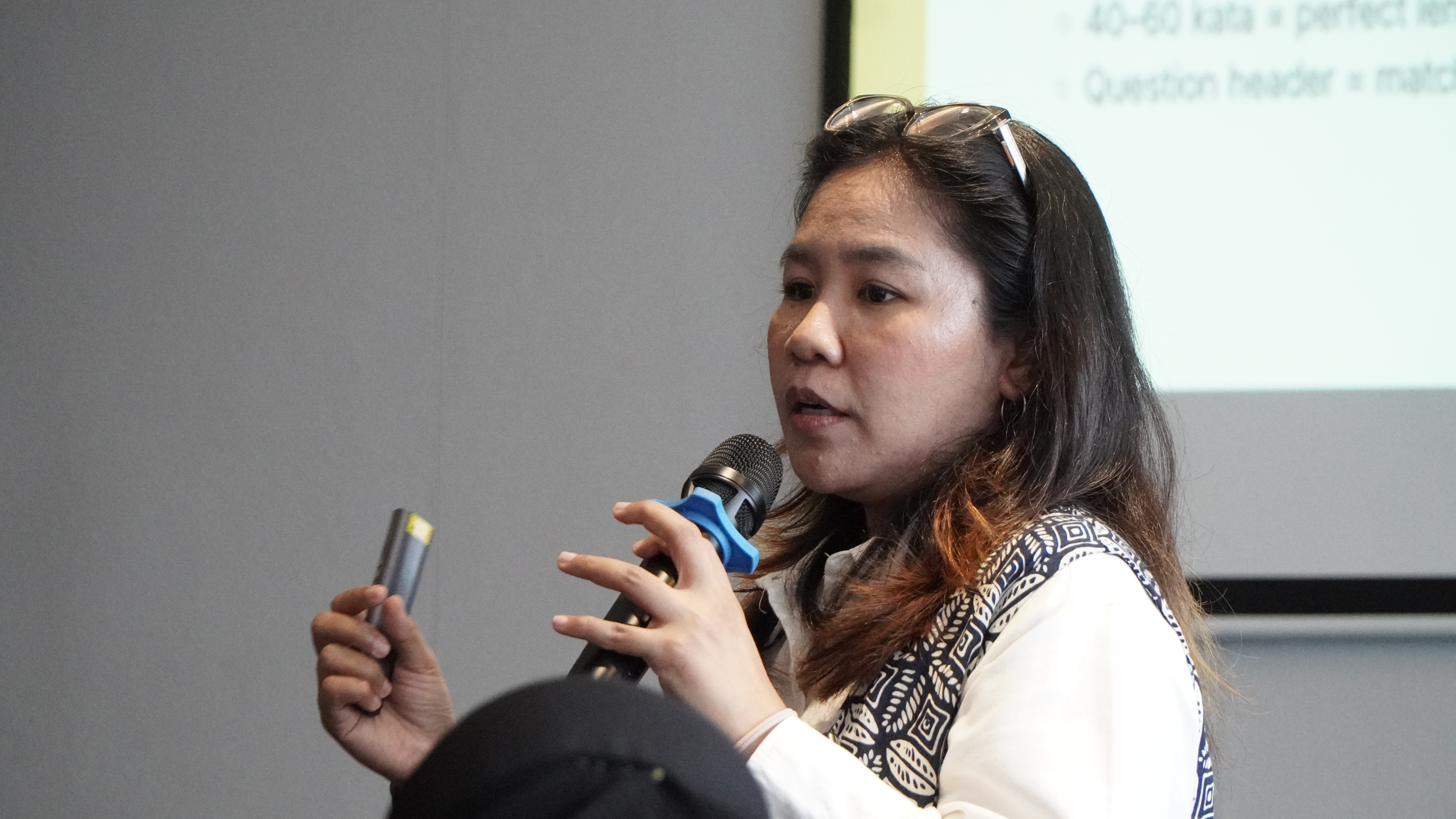 Chairunnisa Irianto speaking at an AI training session